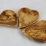 SET OF HEART PLATES ; TABLEWARE